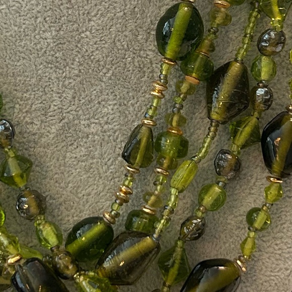 Stunning Green Vintage Multi Strand Necklace - Picture 3 of 5